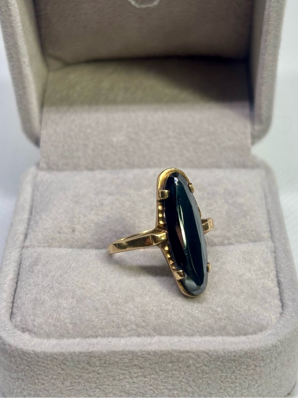 Vintage 10K Gold Hematite ‘Alaskan Black Diamond’ Ring, size 6